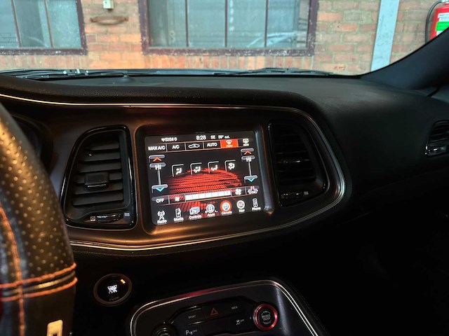Dodge challenger sxt 3.6 v6 305pk 2016 - afbeelding 38 van  40