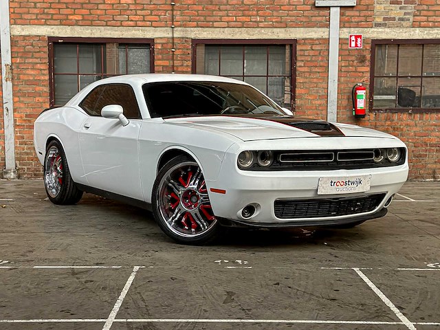 Dodge challenger sxt 3.6 v6 305pk 2016 - afbeelding 7 van  35