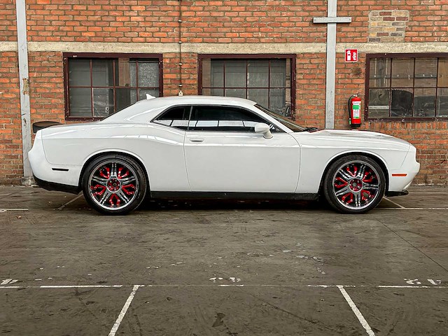 Dodge challenger sxt 3.6 v6 305pk 2016 - afbeelding 9 van  9