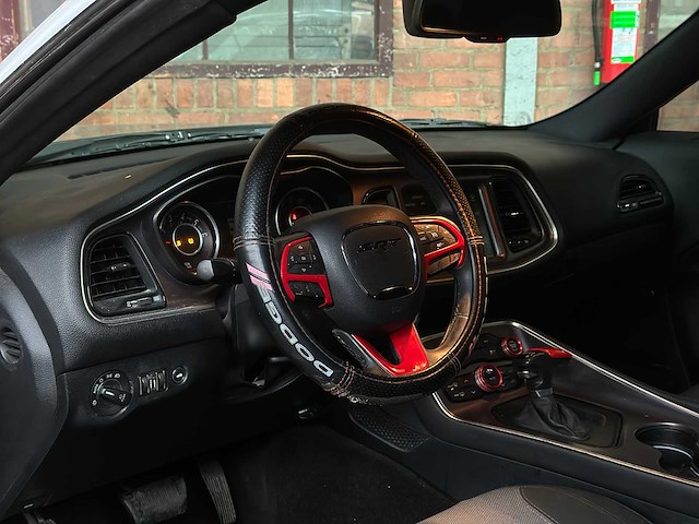 Dodge challenger sxt 3.6 v6 305pk 2016 - afbeelding 9 van  28