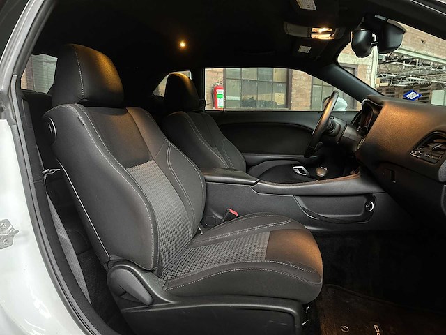 Dodge challenger sxt 3.6 v6 305pk 2016 - afbeelding 29 van  29