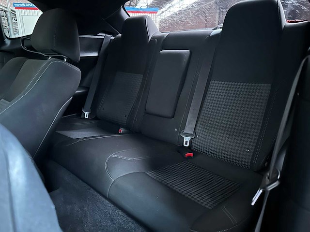 Dodge challenger sxt 3.6 v6 305pk 2017 - afbeelding 26 van  38