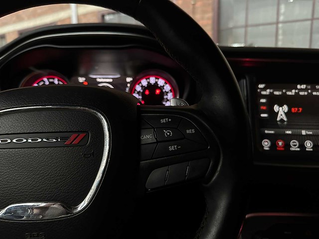 Dodge challenger sxt 3.6 v6 305pk 2017 - afbeelding 1 van  4