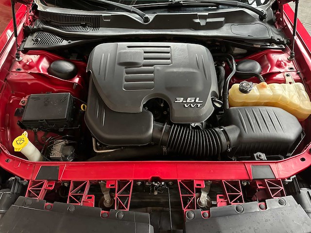 Dodge challenger sxt 3.6 v6 305pk 2017 - afbeelding 29 van  31