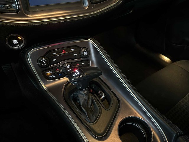 Dodge challenger sxt 3.6 v6 305pk 2018 - afbeelding 11 van  35