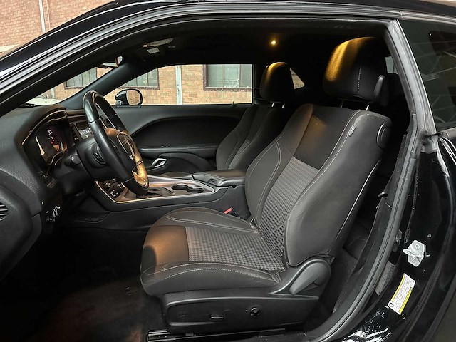 Dodge challenger sxt 3.6 v6 305pk 2018 - afbeelding 25 van  35