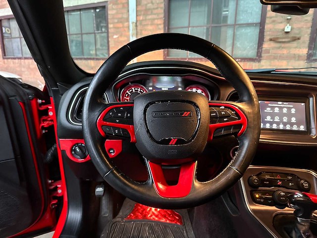 Dodge challenger sxt 3.6 v6 305pk 2018 - afbeelding 10 van  31