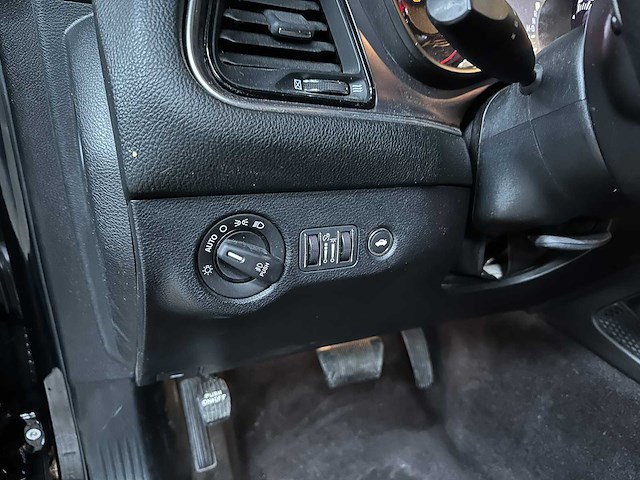 Dodge challenger sxt 3.6 v6 305pk 2018 - afbeelding 8 van  30