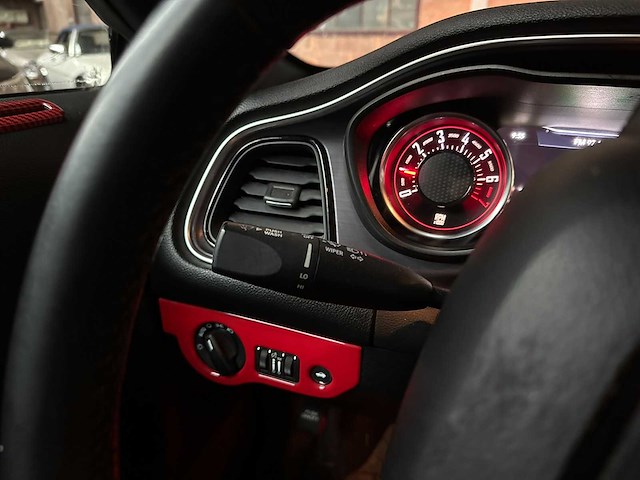 Dodge challenger sxt 3.6 v6 305pk 2018 - afbeelding 33 van  40