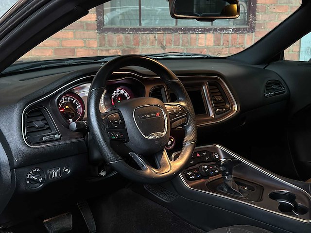 Dodge challenger sxt 3.6 v6 305pk 2018 - afbeelding 8 van  34