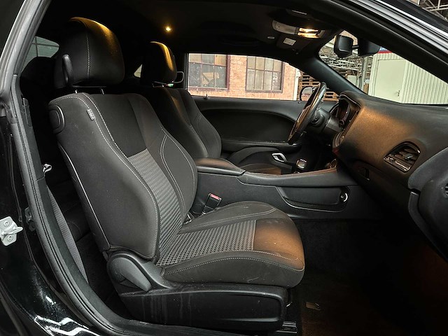 Dodge challenger sxt 3.6 v6 305pk 2018 - afbeelding 28 van  34