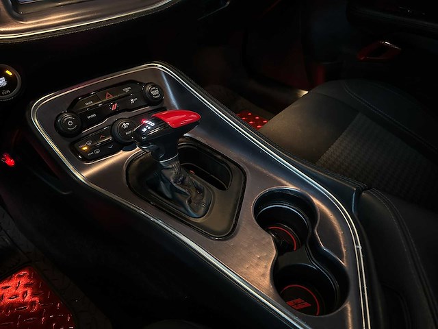 Dodge challenger sxt 3.6 v6 305pk 2018 - afbeelding 26 van  40