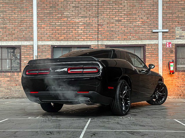 Dodge challenger sxt 3.6 v6 305pk 2018 - afbeelding 9 van  35