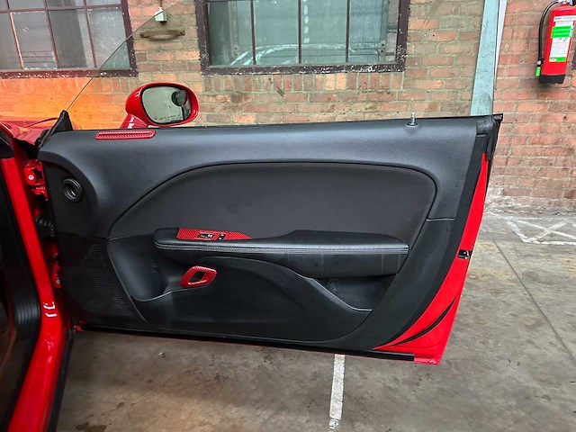 Dodge challenger sxt 3.6 v6 305pk 2018 - afbeelding 25 van  39