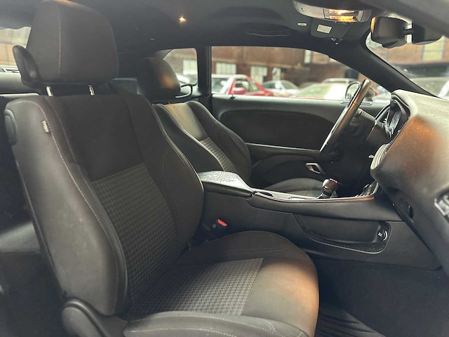 Dodge challenger sxt 3.6 v6 305pk 2019 - afbeelding 38 van  47