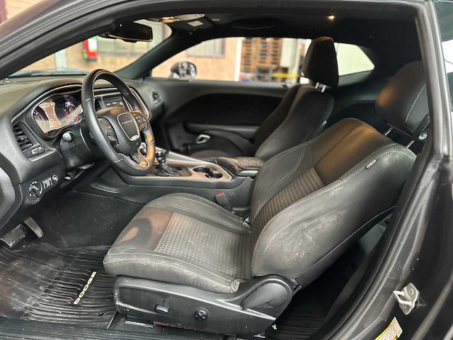 Dodge challenger sxt 3.6 v6 305pk 2019 - afbeelding 28 van  47