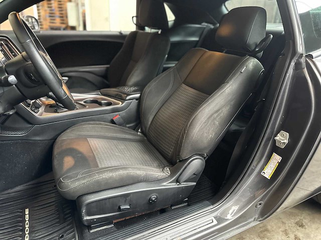 Dodge challenger sxt 3.6 v6 305pk 2019 - afbeelding 19 van  32