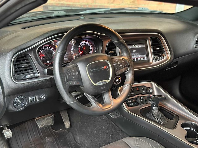 Dodge challenger sxt 3.6 v6 305pk 2019 - afbeelding 9 van  40