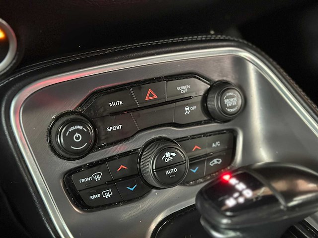 Dodge challenger sxt 3.6 v6 305pk 2019 - afbeelding 27 van  46