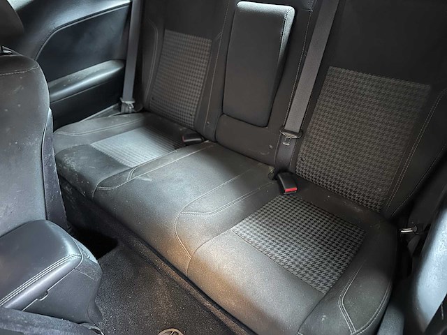 Dodge challenger sxt 3.6 v6 305pk 2019 - afbeelding 37 van  46