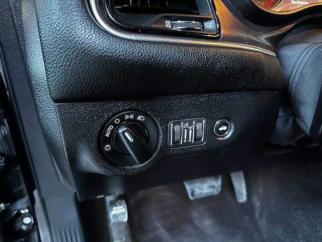 Dodge challenger sxt 3.6 v6 305pk 2019 - afbeelding 13 van  38