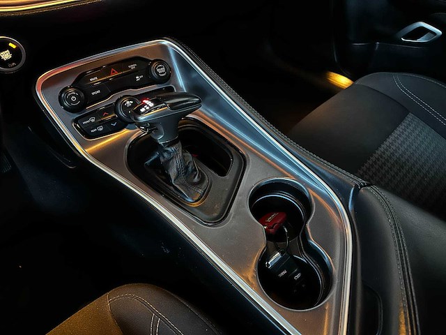 Dodge challenger sxt 3.6 v6 305pk 2019 - afbeelding 14 van  29