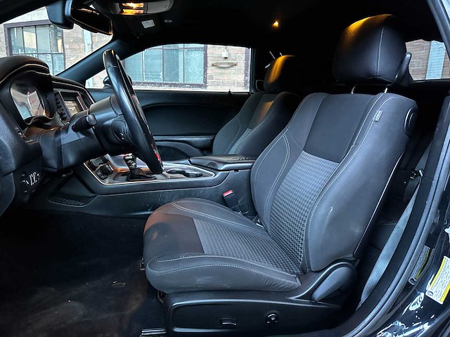 Dodge challenger sxt 3.6 v6 305pk 2019 - afbeelding 21 van  29