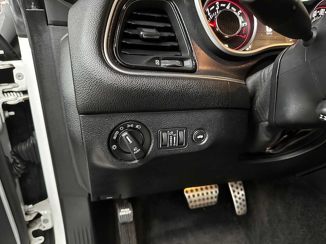 Dodge challenger sxt plus 3.6 v6 305pk 2015 - afbeelding 8 van  36