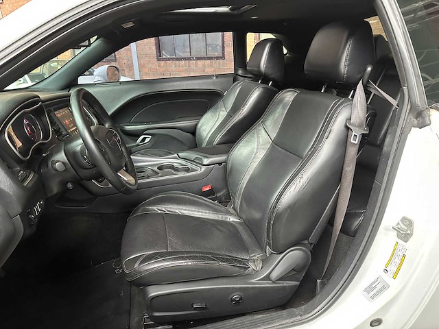 Dodge challenger sxt plus 3.6 v6 305pk 2015 - afbeelding 31 van  43