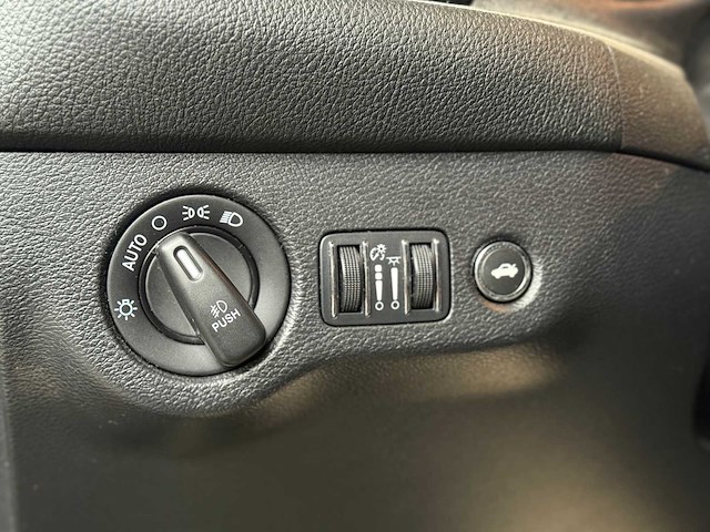 Dodge challenger sxt plus 3.6 v6 305pk 2015 - afbeelding 27 van  51