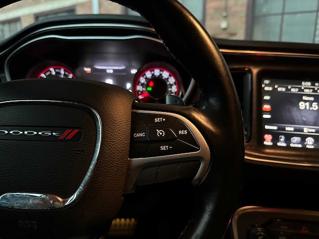 Dodge challenger sxt plus 3.6 v6 305pk 2015 - afbeelding 20 van  43