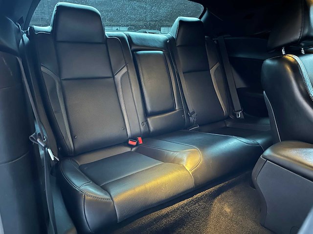 Dodge challenger sxt plus 3.6 v6 305pk 2015 - afbeelding 36 van  43