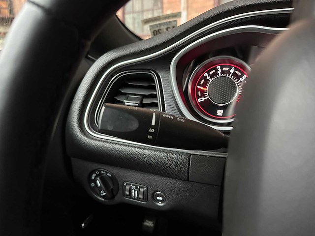 Dodge challenger sxt plus 3.6 v6 305pk 2015 - afbeelding 11 van  36