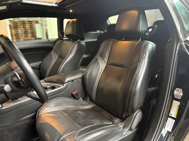 Dodge challenger sxt plus 3.6 v6 305pk 2015 - afbeelding 31 van  51