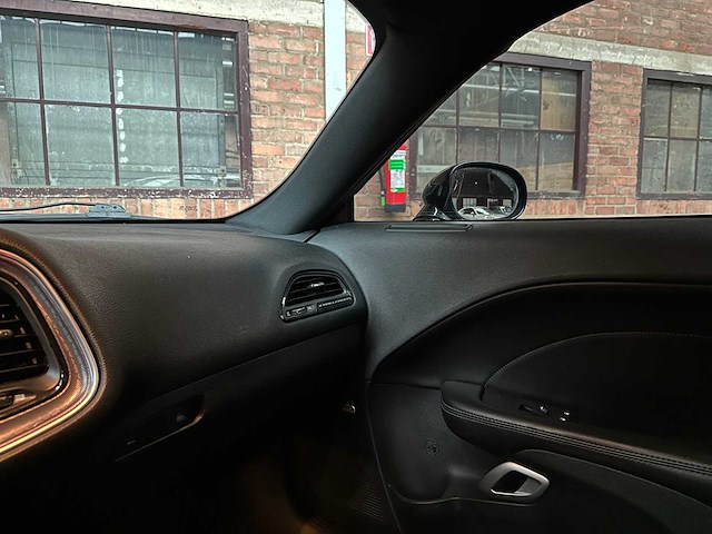 Dodge challenger sxt plus 3.6 v6 305pk 2015 - afbeelding 27 van  43