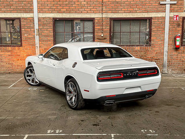 Dodge challenger sxt plus 3.6 v6 305pk 2015 - afbeelding 3 van  17