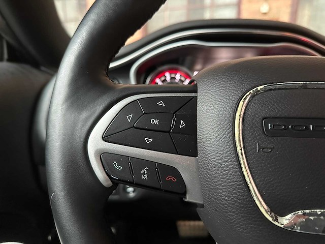Dodge challenger sxt plus 3.6 v6 305pk 2015 - afbeelding 5 van  17