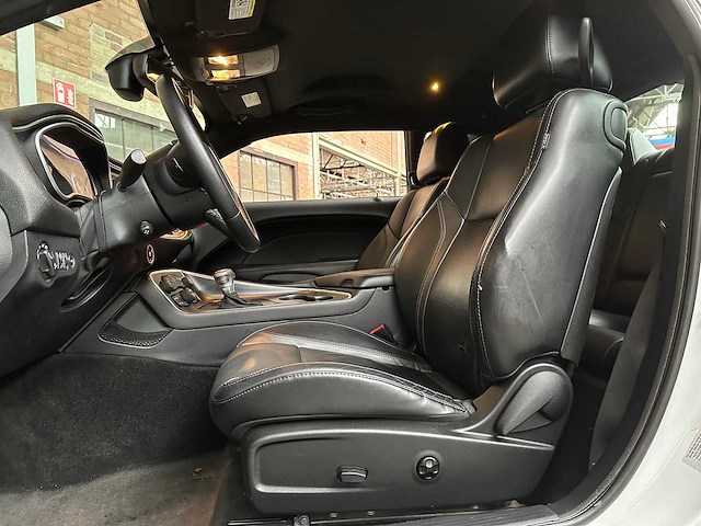 Dodge challenger sxt plus 3.6 v6 305pk 2015 - afbeelding 23 van  36