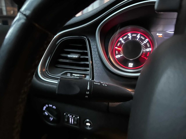 Dodge challenger sxt plus 3.6 v6 305pk 2015 - afbeelding 20 van  41