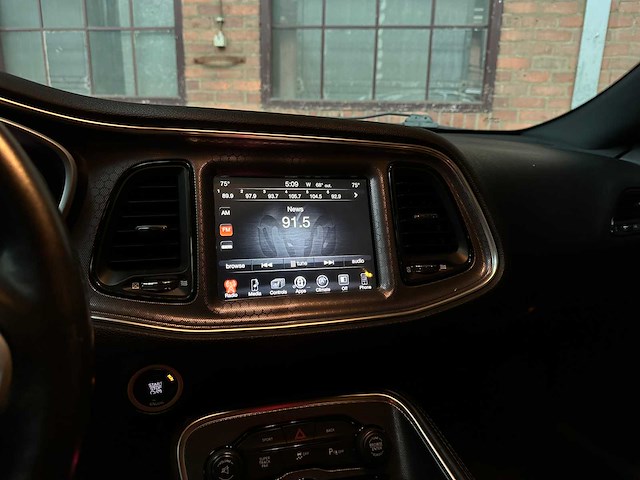 Dodge challenger sxt plus 3.6 v6 305pk 2015 - afbeelding 24 van  41