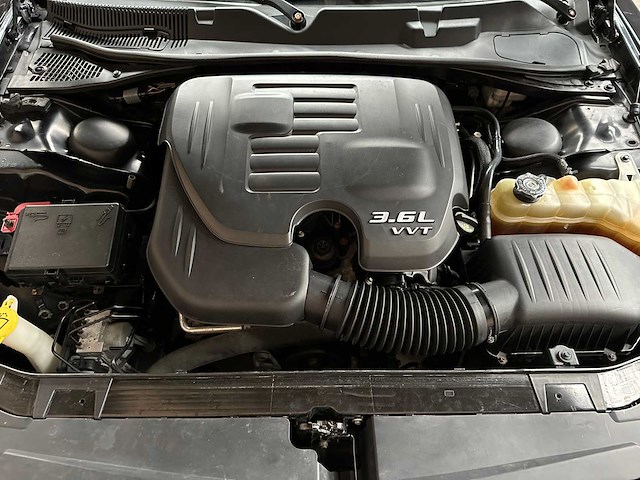 Dodge challenger sxt plus 3.6 v6 305pk 2015 - afbeelding 35 van  41