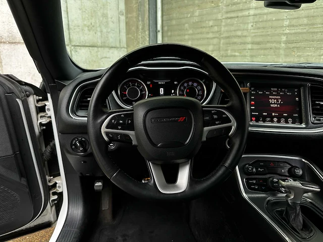 Dodge challenger sxt plus 3.6 v6 305pk 2015 - afbeelding 17 van  71