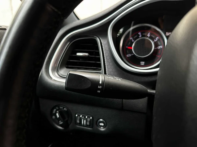 Dodge challenger sxt plus 3.6 v6 305pk 2015 - afbeelding 24 van  71