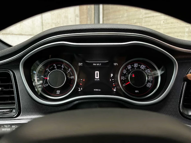 Dodge challenger sxt plus 3.6 v6 305pk 2015 - afbeelding 25 van  71