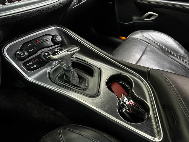 Dodge challenger sxt plus 3.6 v6 305pk 2015 - afbeelding 26 van  71
