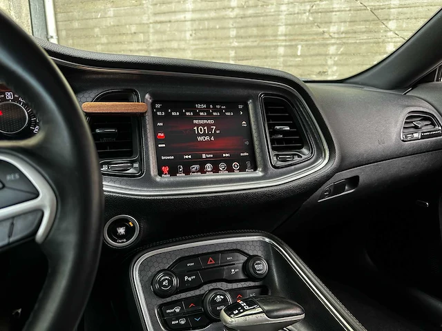 Dodge challenger sxt plus 3.6 v6 305pk 2015 - afbeelding 27 van  71