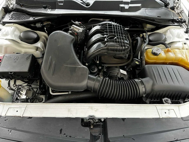 Dodge challenger sxt plus 3.6 v6 305pk 2015 - afbeelding 41 van  71