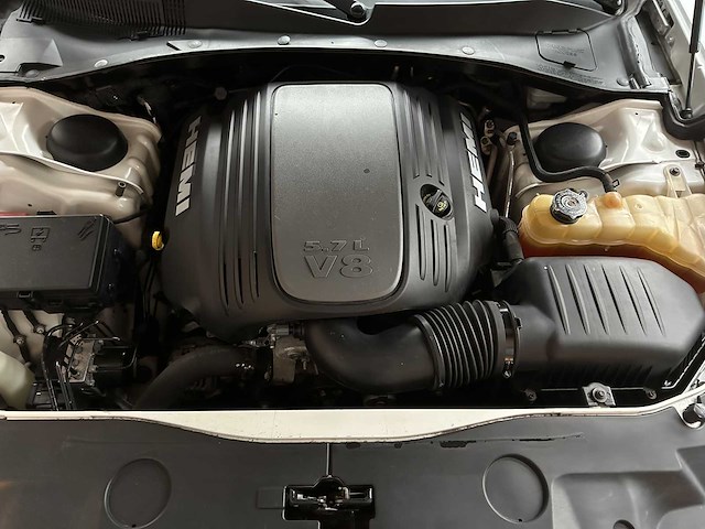 Dodge charger rt hemi 5.7 v8 375pk 2013 - afbeelding 24 van  46