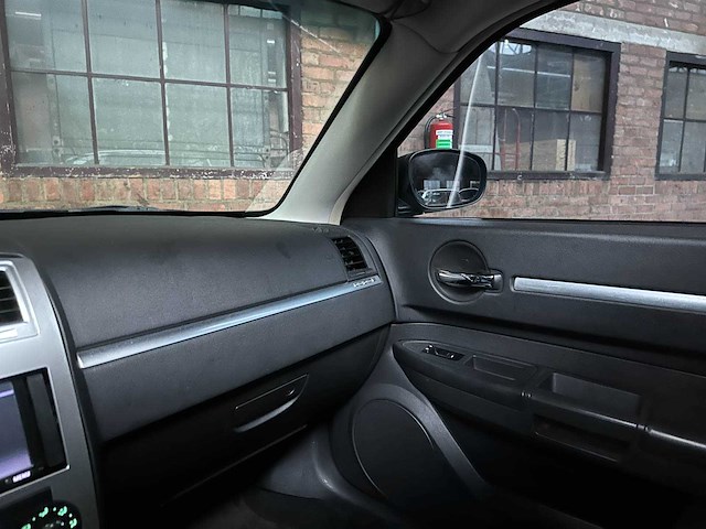 Dodge charger srt8 6.1 v8 425pk 2008 youngtimer - afbeelding 16 van  41