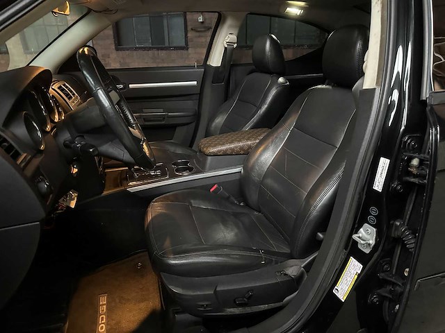 Dodge charger srt8 6.1 v8 425pk 2008 youngtimer - afbeelding 17 van  21